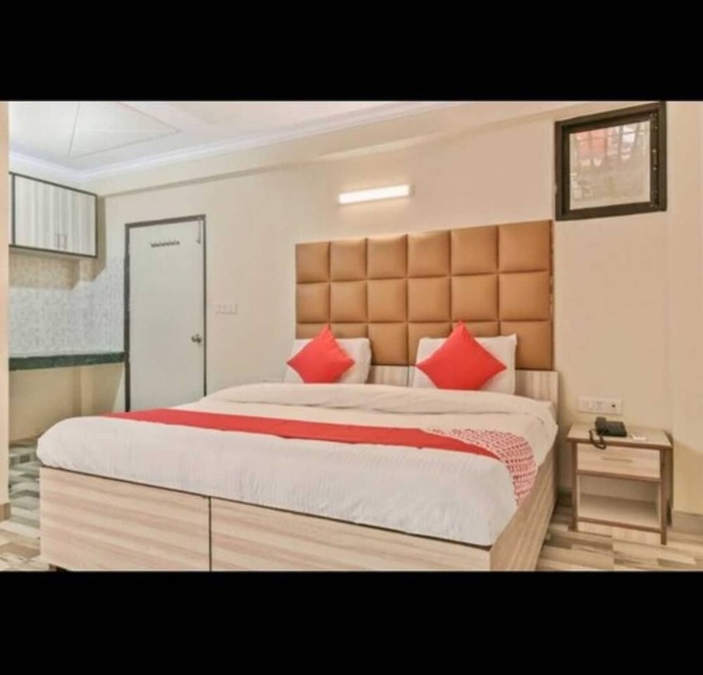Adb Rooms Hotel Clink Residency