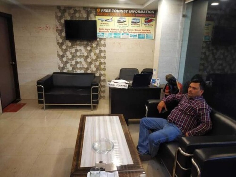 Adb Rooms Hotel Clink Residency