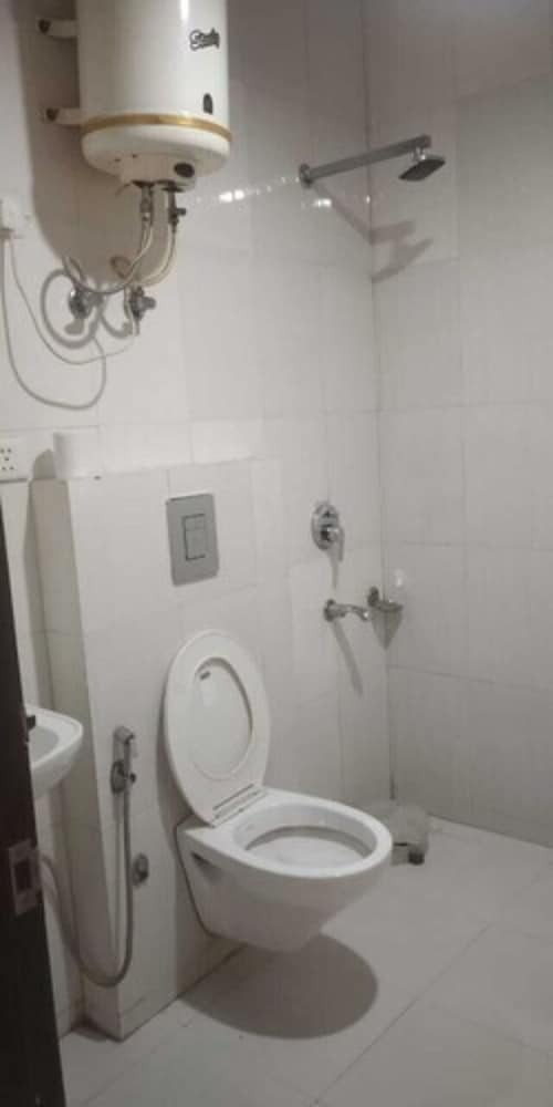 Adb Rooms Hotel Clink Residency