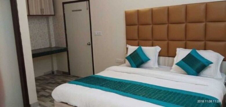 Adb Rooms Hotel Clink Residency