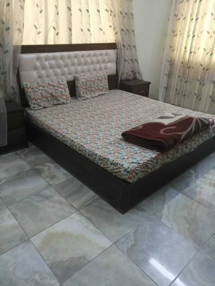 Hostal Al-maha Hostel & Apartments