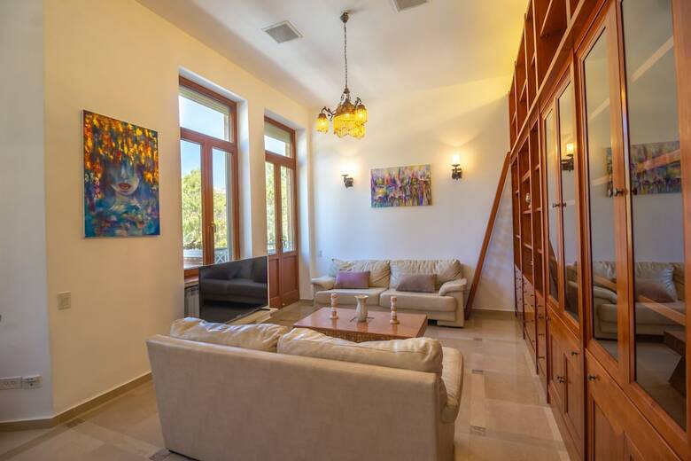 Art Apartment In Mamila