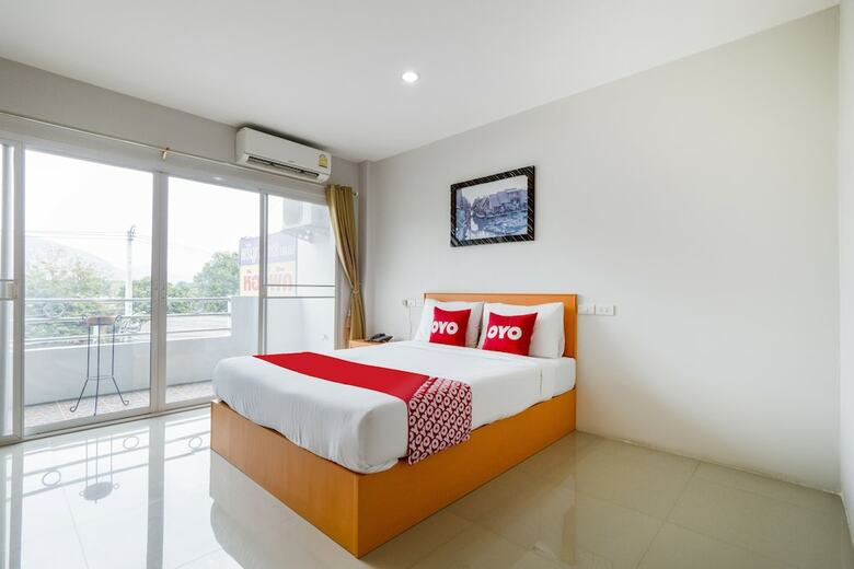 Hotel Oyo 689 Treeyapat Place