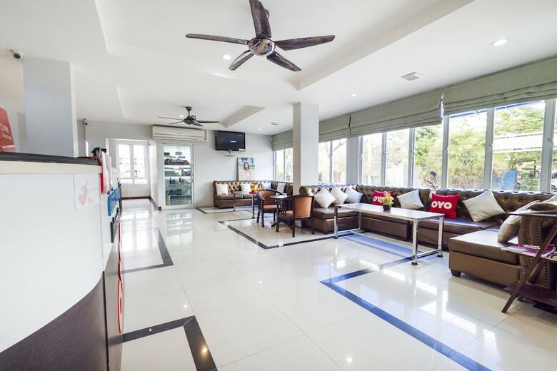 Hotel Oyo 689 Treeyapat Place