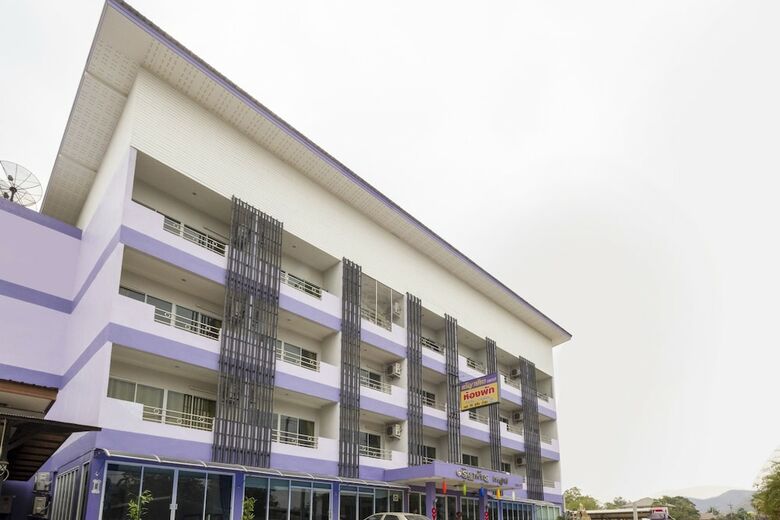 Hotel Oyo 689 Treeyapat Place