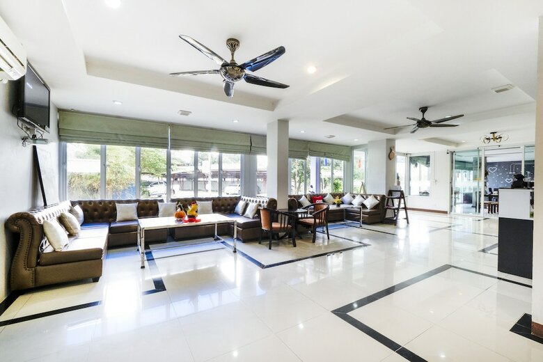 Hotel Oyo 689 Treeyapat Place