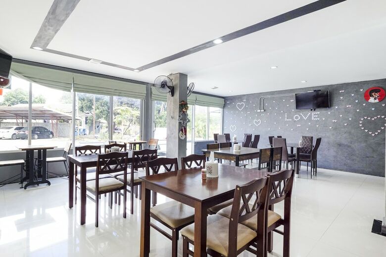 Hotel Oyo 689 Treeyapat Place