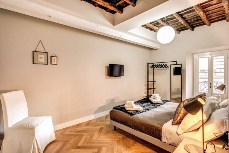 Trevi Fountain Superior 3 Bdr Apartment