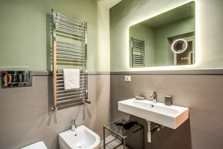 Trevi Fountain Superior 3 Bdr Apartment
