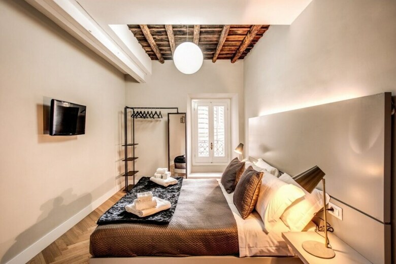 Trevi Fountain Superior 3 Bdr Apartment