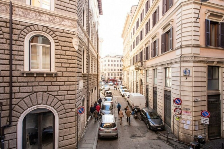 Trevi Fountain Superior 3 Bdr Apartment