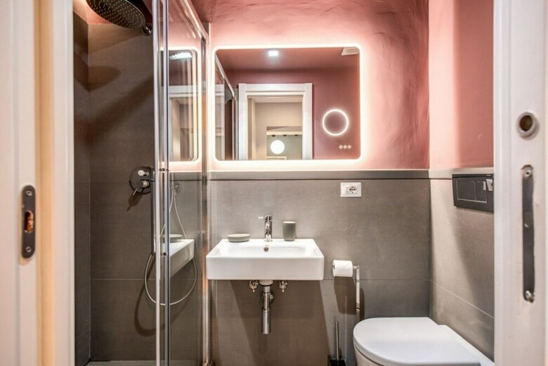 Trevi Fountain Superior 3 Bdr Apartment