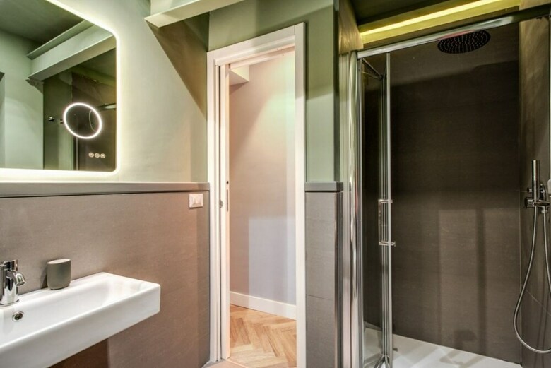 Trevi Fountain Superior 3 Bdr Apartment