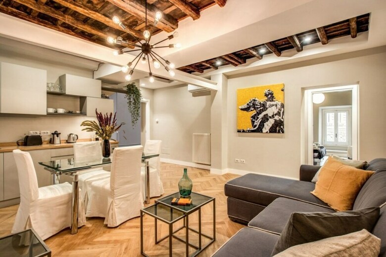 Trevi Fountain Superior 3 Bdr Apartment