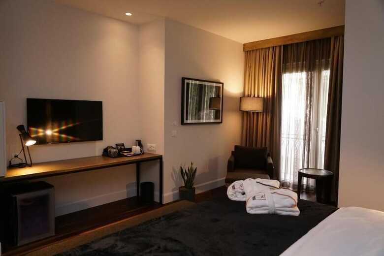 39 Kalamis Marina Hotel