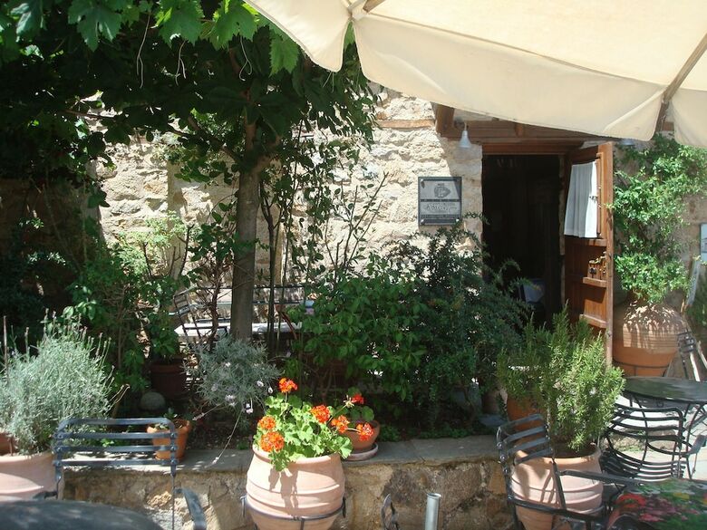Hotel Oikia Alexandrou Traditional Inn