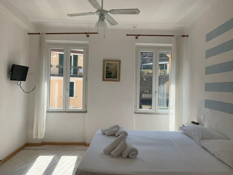 Hotel Vernazza Rooms & Apartments