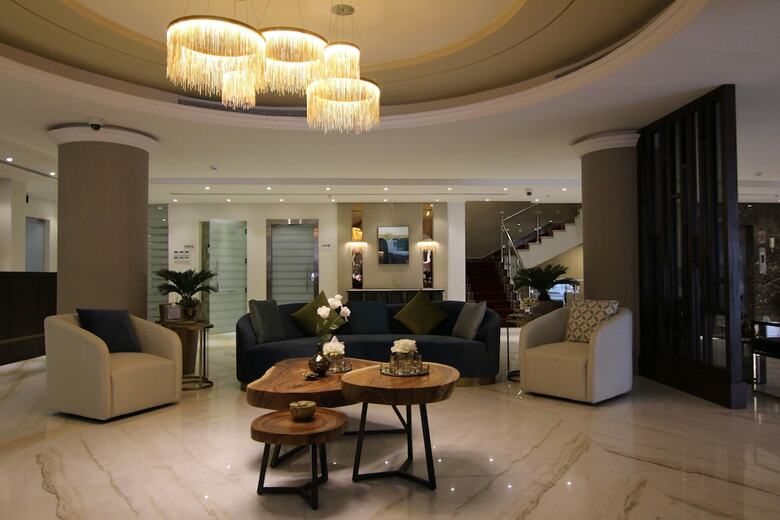 Aparthotel First Room Hotel Apartments