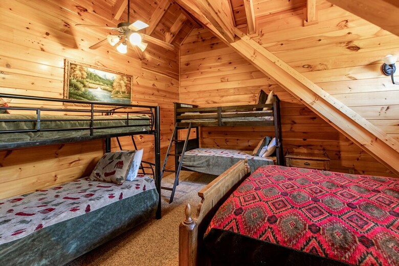 Prime Location Cabin W Game Room
