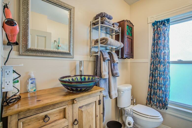 5bddowntown Victorian Charmhot Tub, Firepit