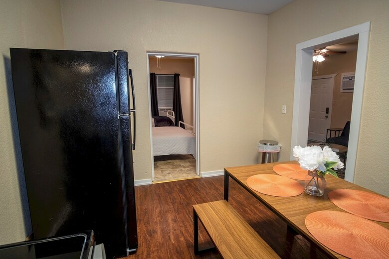 Apartamento Cozy Downtown Guest House 2br/1ba Sleeps 8