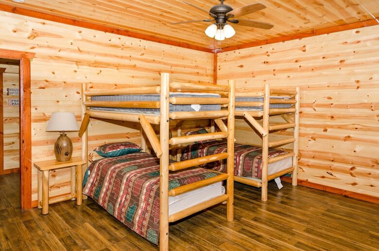 Smokystays 6 Br Cabin W Indoor/heated Pool