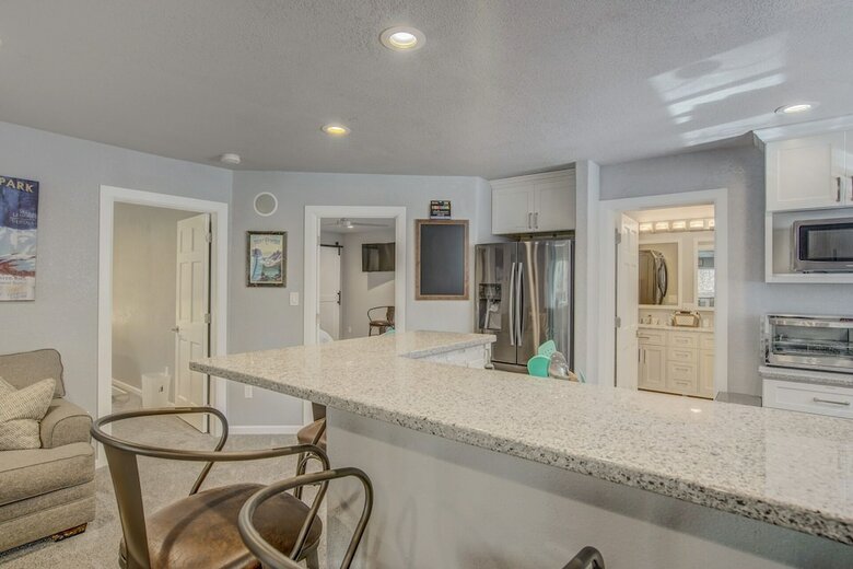 Verdant Oasisluxury, Traveler's Home W/hottub!