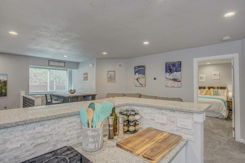 Verdant Oasisluxury, Traveler's Home W/hottub!