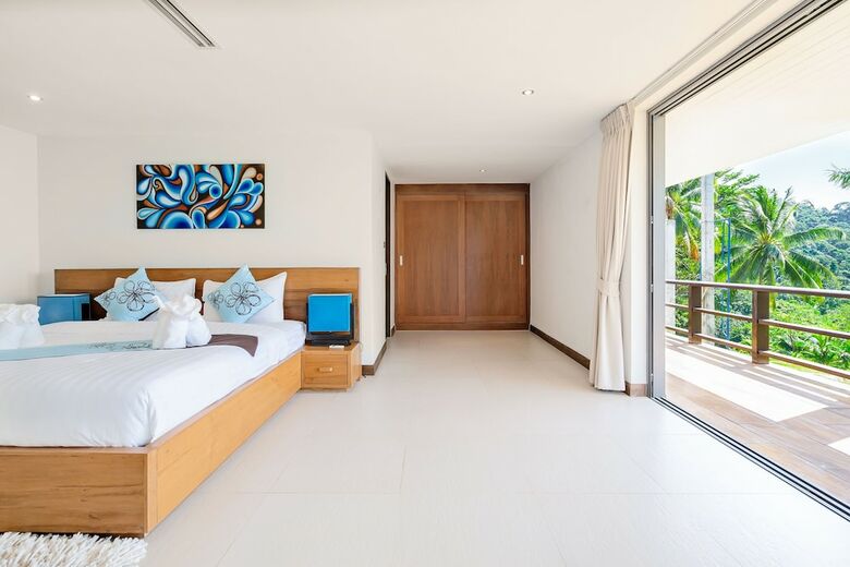 4 Bedroom Sea View Villa Bubbles