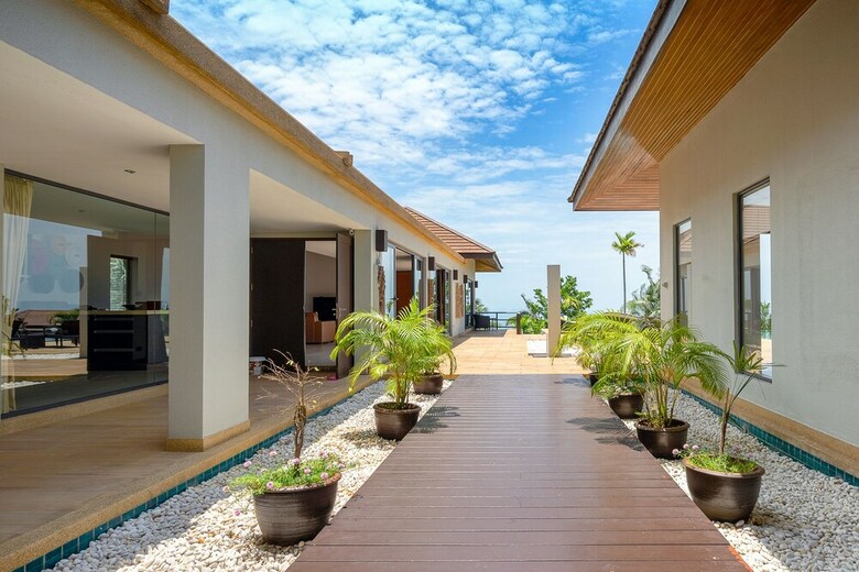5 Bedroom Sea View Villa Bubbles