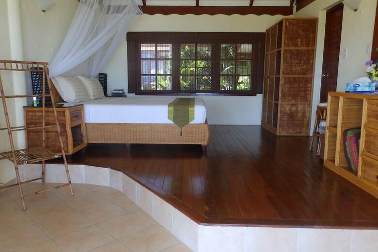 5 Bedroom Sea Breeze Villa
