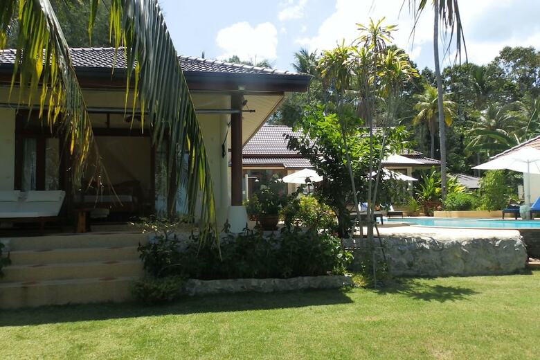 5 Bedroom Sea Breeze Villa