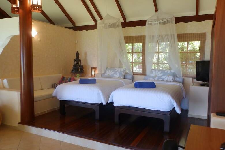 5 Bedroom Sea Breeze Villa