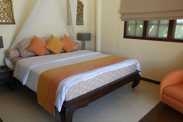 5 Bedroom Sea Breeze Villa