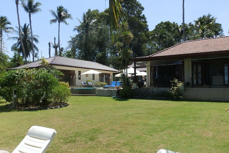 5 Bedroom Sea Breeze Villa