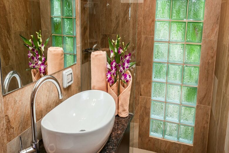 5 Bedroom Sea Breeze Villa