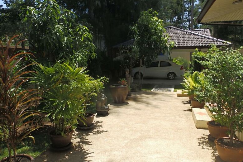 5 Bedroom Sea Breeze Villa