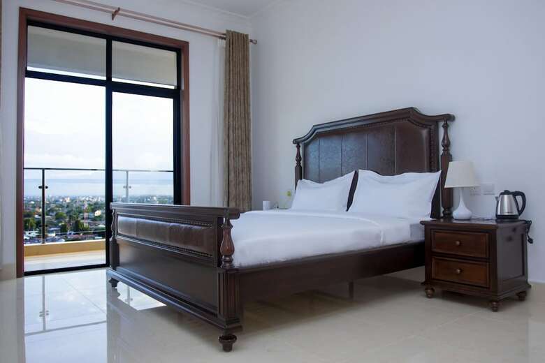 Lark Hotel