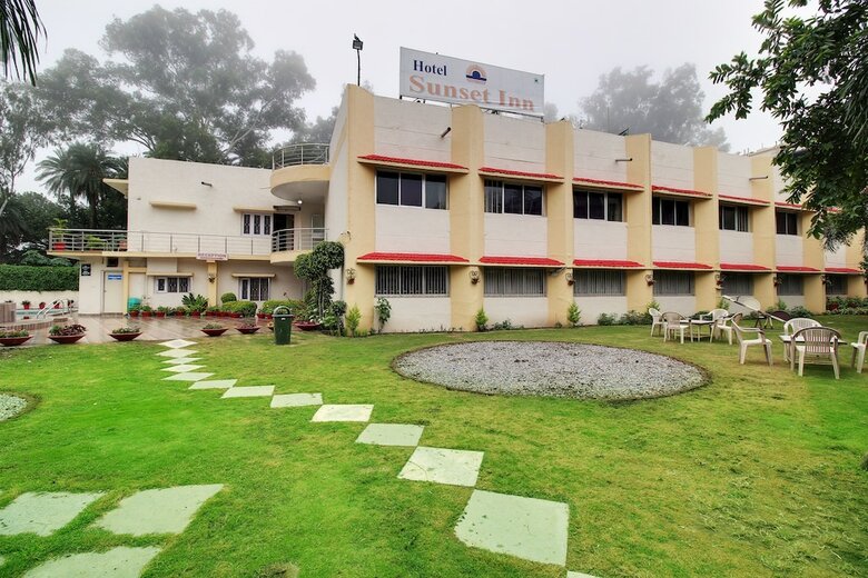 Hotel Sunset Inn Mount Abu With Swimming Pool