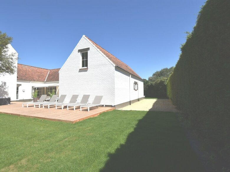 Luxury Villa In Sint-idesbald With Jacuzzi