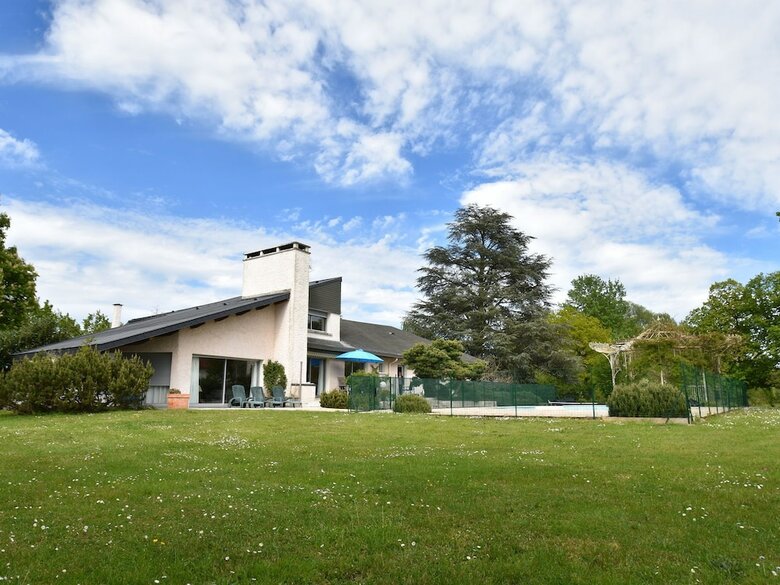 Villa With Private Swimming Pool In A Rural Area, Just Outside Decize
