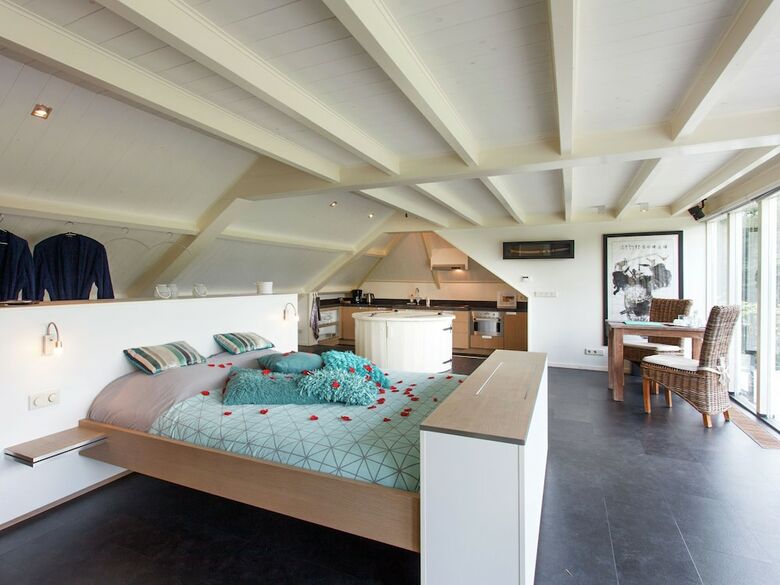 Lush Holiday Home In Oeffelt With 2 Saunas & Jacuzzis