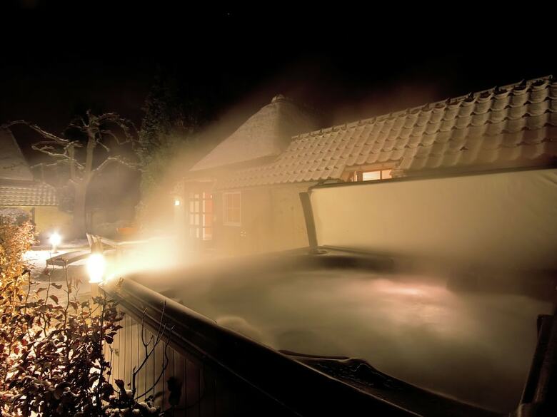 Lush Holiday Home In Oeffelt With 2 Saunas & Jacuzzis