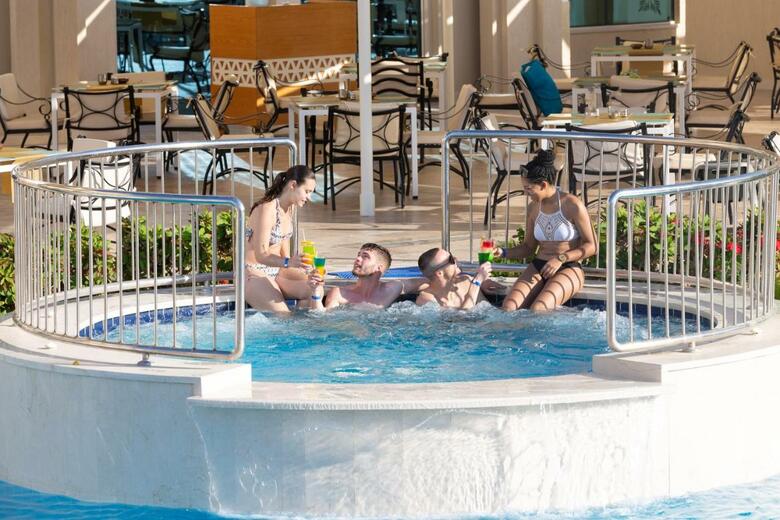 Hotel Sea World Resort (formerly - Aqua Blu Resort)