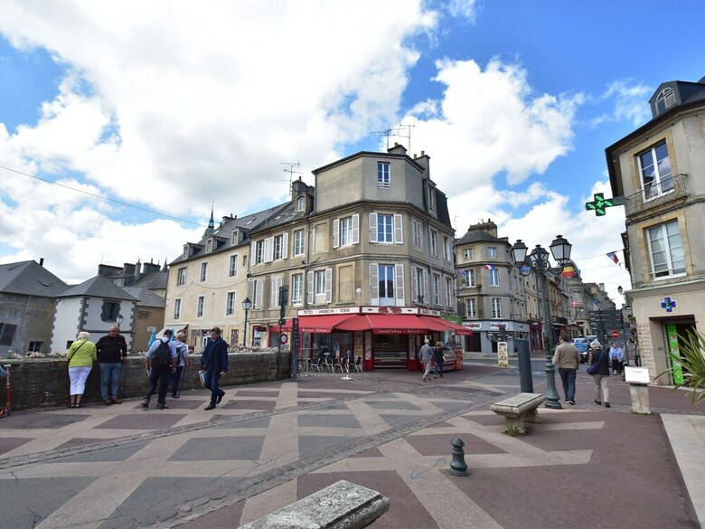Splendid Cottage In Bayeux Normandy With Terrace