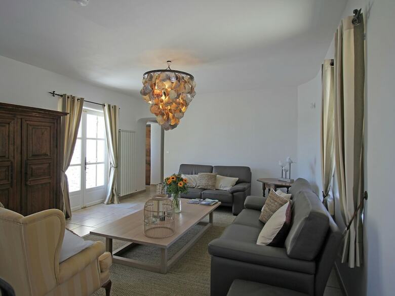 Villa Beautiful, Renovated Bastide With Private Pool And Panoramic Views, 3km From Apt