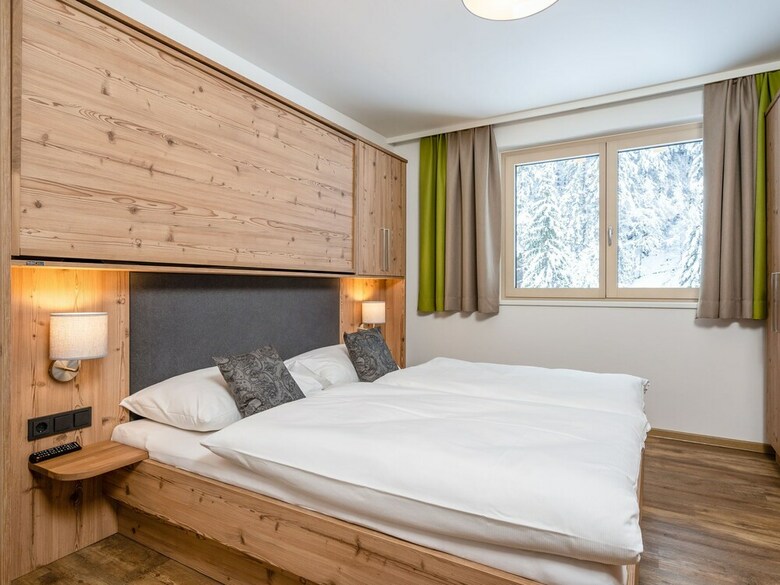 Cozy Apartment In Neukirchen Am Gro�venediger With Terrace