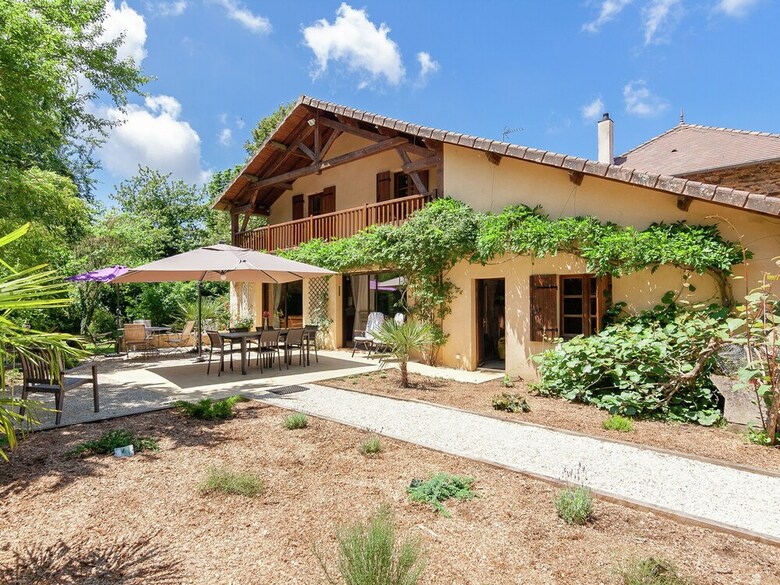 Spacious Farmhouse With Private Heated Pool In A Rustic Garden
