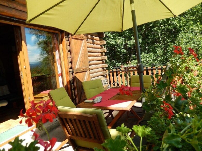 Cozy Chalet With Breathtaking Views In Hommert