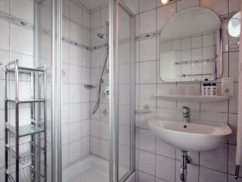 Lovely Apartment With Terrace In F�genberg